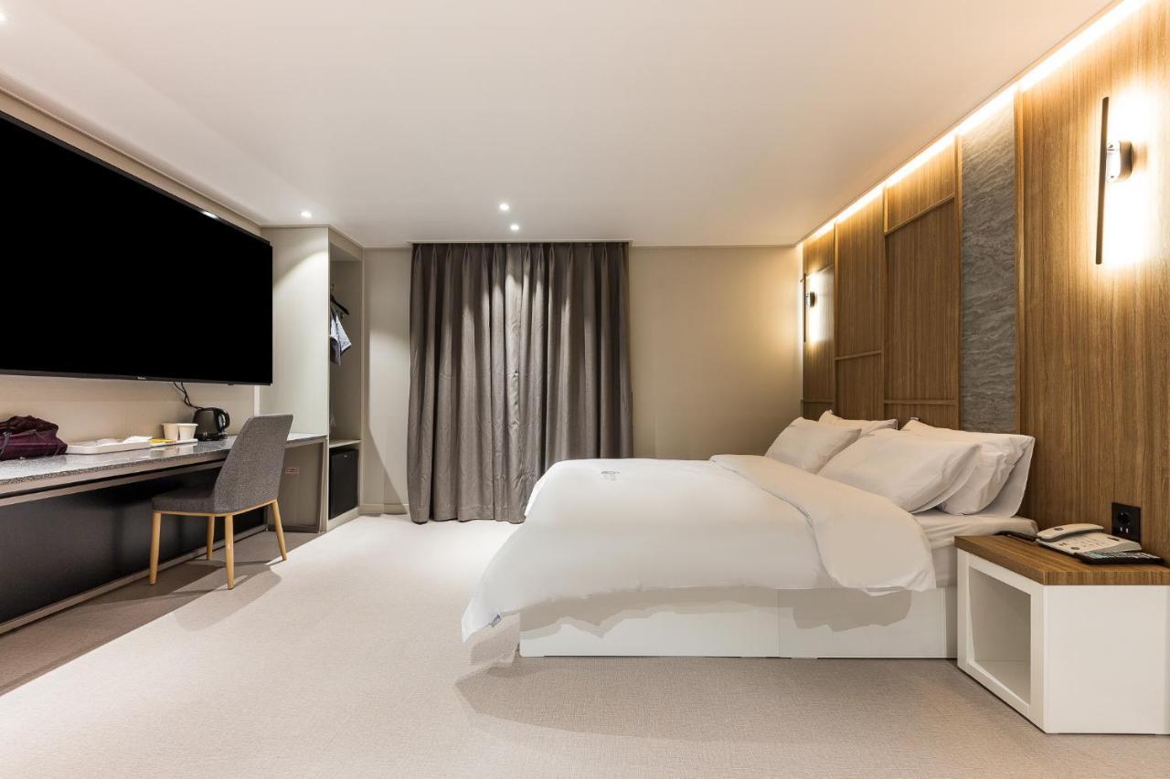 Hotel Lium Cheonan Buitenkant foto